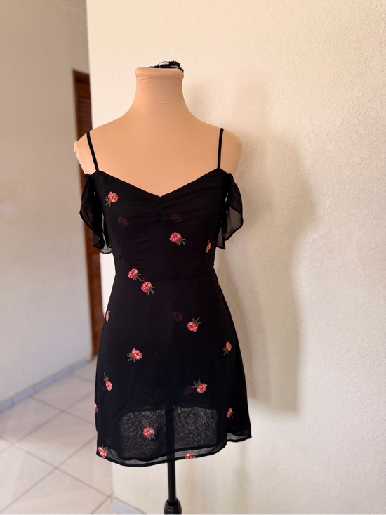 Reformation Dresses & Skirts - Reformation Ruffle Sleeve Mini Dress